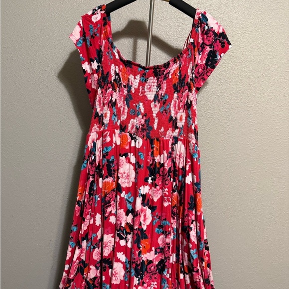 Torrid Floral Smocked Babydoll Dress in Red & Pink – Size 28 - Picture 2 of 9
